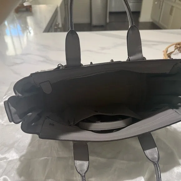 Elegant Gray Leather Satchel - Picture 4 of 7